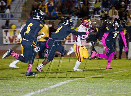 Thumbnail 3 in Clovis West vs. Edison photogallery.