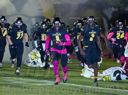 Thumbnail 3 in Clovis West vs. Edison photogallery.