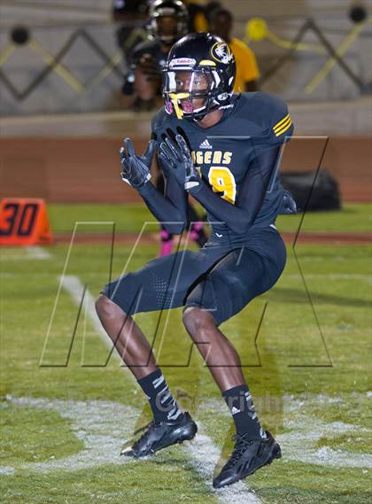 Thumbnail 3 in Clovis West vs. Edison photogallery.