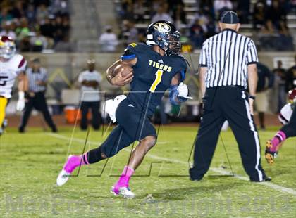 Thumbnail 3 in Clovis West vs. Edison photogallery.