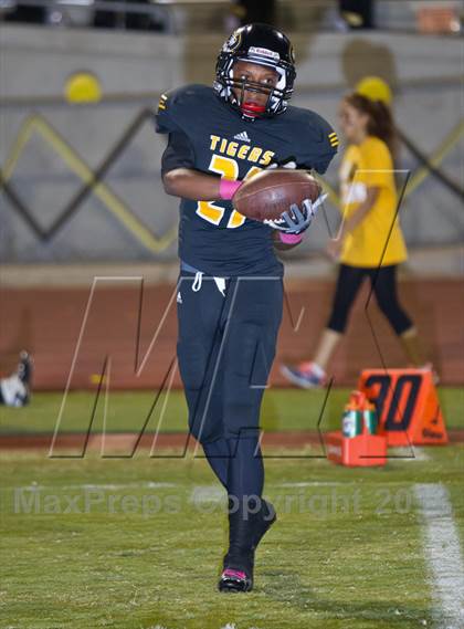 Thumbnail 3 in Clovis West vs. Edison photogallery.
