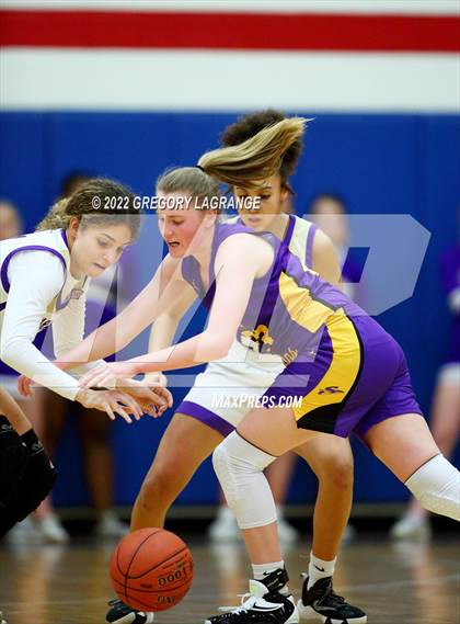 Thumbnail 3 in Sanger vs Alvarado (UIL 4A Area Playoff) photogallery.