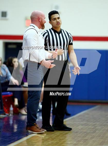 Thumbnail 1 in Sanger vs Alvarado (UIL 4A Area Playoff) photogallery.