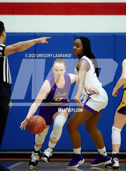 Thumbnail 2 in Sanger vs Alvarado (UIL 4A Area Playoff) photogallery.