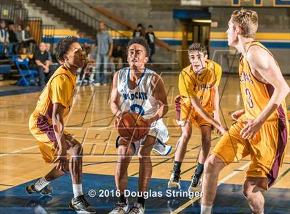 Thumbnail 2 in Oakland vs. Las Lomas photogallery.