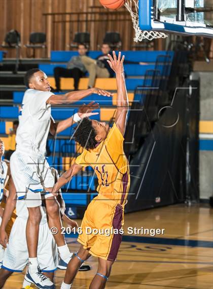 Thumbnail 2 in Oakland vs. Las Lomas photogallery.