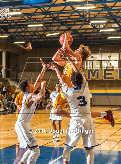 Thumbnail 1 in Oakland vs. Las Lomas photogallery.