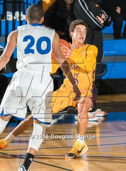 Thumbnail 1 in Oakland vs. Las Lomas photogallery.