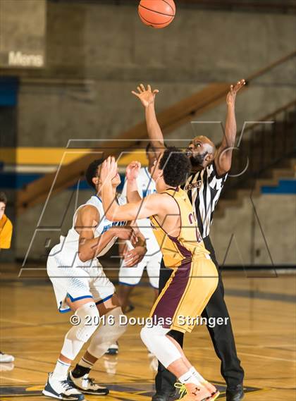 Thumbnail 1 in Oakland vs. Las Lomas photogallery.