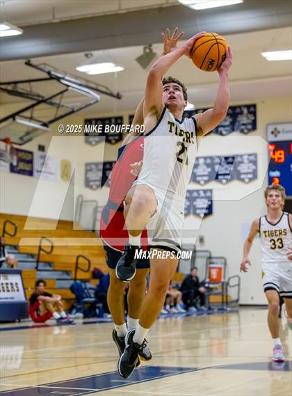 Thumbnail 3 in Saratoga vs San Luis Obispo (Santa Barbara Holiday Classic) photogallery.