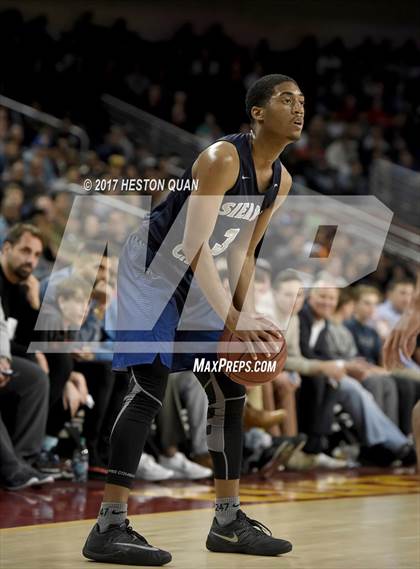 Thumbnail 3 in Sierra Canyon vs. Bishop Montgomery (CIF-SS Open Semi-Final) photogallery.