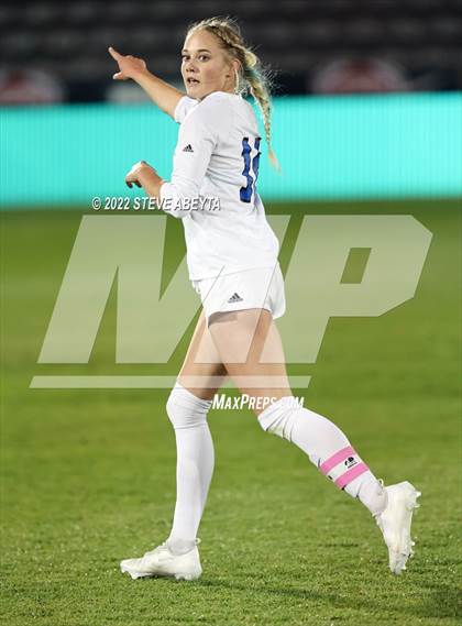 Thumbnail 3 in Broomfield vs. Grandview (CHSAA 5A Championship) photogallery.