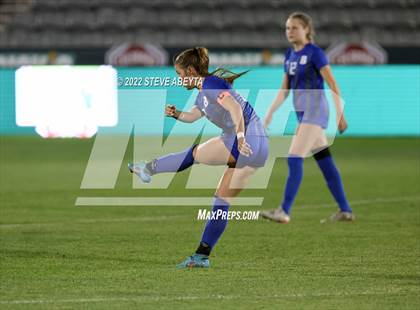 Thumbnail 3 in Broomfield vs. Grandview (CHSAA 5A Championship) photogallery.