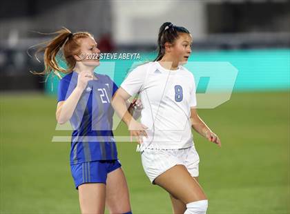 Thumbnail 3 in Broomfield vs. Grandview (CHSAA 5A Championship) photogallery.