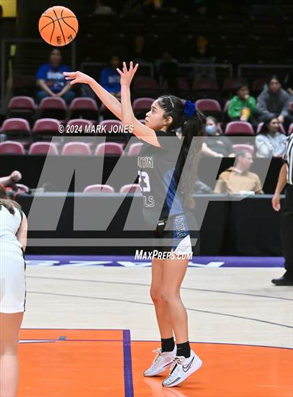 Thumbnail 2 in  Show Low vs. Fountain Hills (AIA 3A Quarterfinal) photogallery.