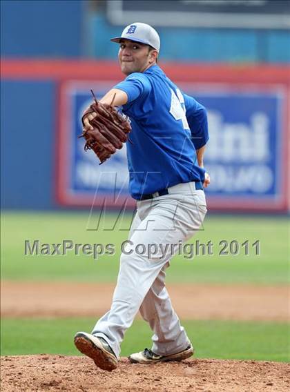 Thumbnail 1 in Levittown Division vs. Pittsford Sutherland (NYSPHSAA Class A Semifinal) photogallery.