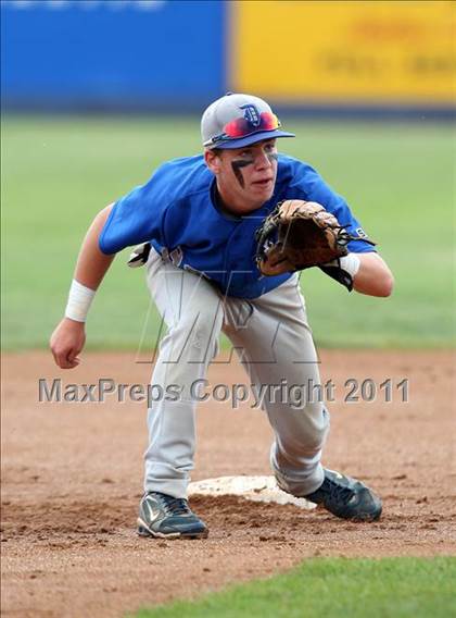 Thumbnail 1 in Levittown Division vs. Pittsford Sutherland (NYSPHSAA Class A Semifinal) photogallery.