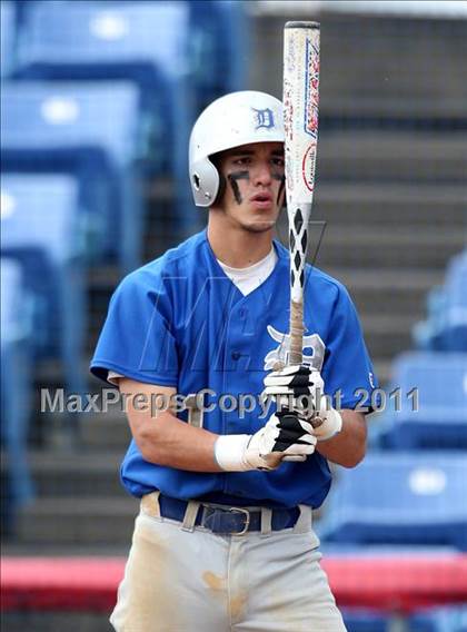 Thumbnail 1 in Levittown Division vs. Pittsford Sutherland (NYSPHSAA Class A Semifinal) photogallery.