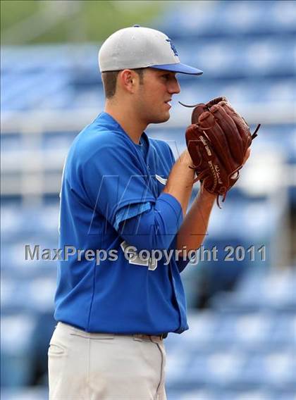 Thumbnail 2 in Levittown Division vs. Pittsford Sutherland (NYSPHSAA Class A Semifinal) photogallery.