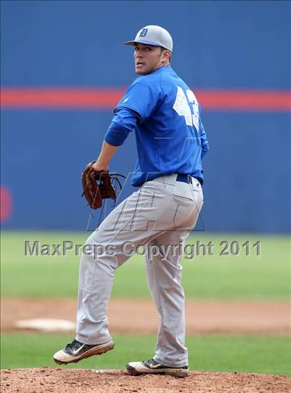 Thumbnail 2 in Levittown Division vs. Pittsford Sutherland (NYSPHSAA Class A Semifinal) photogallery.