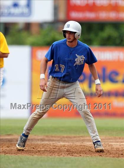 Thumbnail 2 in Levittown Division vs. Pittsford Sutherland (NYSPHSAA Class A Semifinal) photogallery.