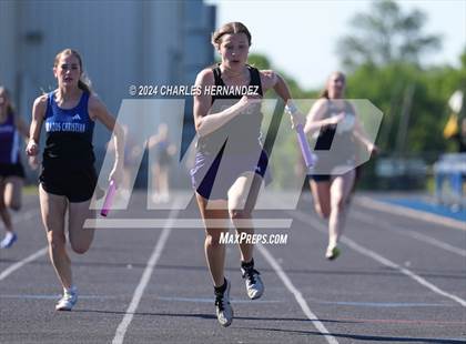 Thumbnail 2 in Battle of the Brazos (4X100M, 4X200M) photogallery.