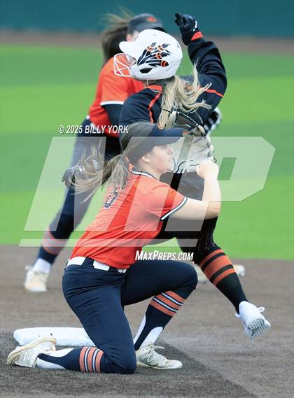 Thumbnail 3 in Gilmer vs Grand Saline photogallery.