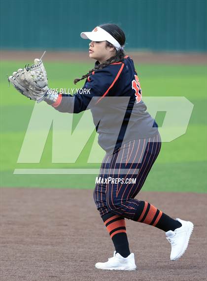 Thumbnail 3 in Gilmer vs Grand Saline photogallery.