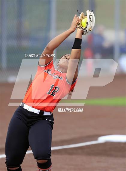 Thumbnail 2 in Gilmer vs Grand Saline photogallery.