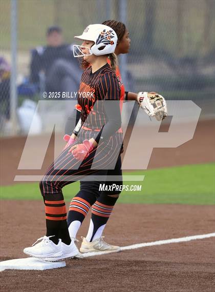 Thumbnail 2 in Gilmer vs Grand Saline photogallery.