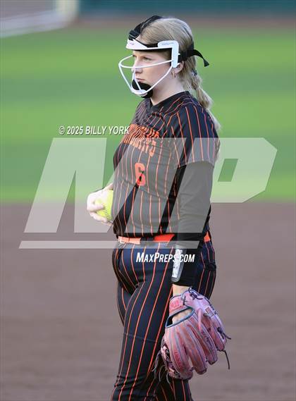 Thumbnail 3 in Gilmer vs Grand Saline photogallery.