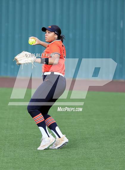 Thumbnail 2 in Gilmer vs Grand Saline photogallery.