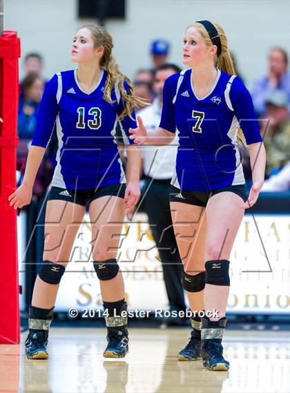 Thumbnail 3 in Bandera vs. Boerne 4A Regional Quarterfinals photogallery.