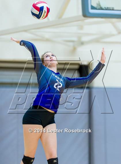 Thumbnail 2 in Bandera vs. Boerne 4A Regional Quarterfinals photogallery.