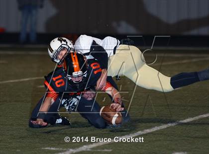 Thumbnail 1 in Gilmer vs. Pleasant Grove (UIL 4A Bi-District Playoff) photogallery.