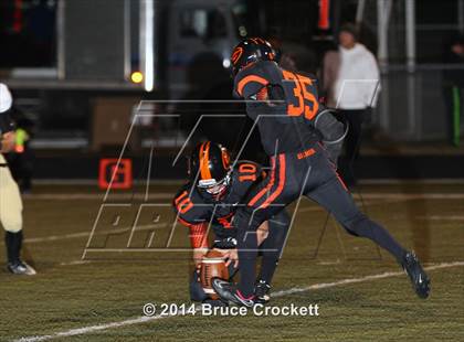 Thumbnail 3 in Gilmer vs. Pleasant Grove (UIL 4A Bi-District Playoff) photogallery.