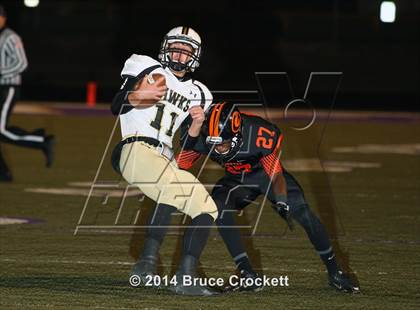Thumbnail 2 in Gilmer vs. Pleasant Grove (UIL 4A Bi-District Playoff) photogallery.