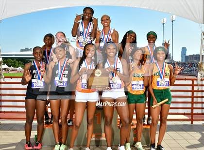 Thumbnail 3 in UIL 6A State Championship photogallery.