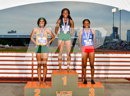Thumbnail 2 in UIL 6A State Championship photogallery.