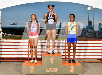 Thumbnail 3 in UIL 6A State Championship photogallery.