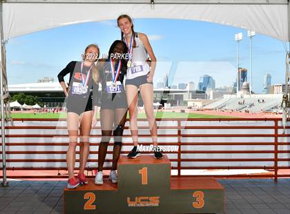 Thumbnail 3 in UIL 6A State Championship photogallery.