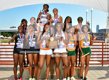 Thumbnail 1 in UIL 6A State Championship photogallery.