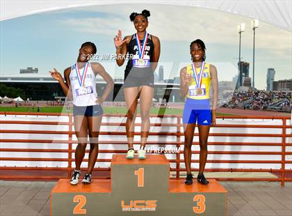 Thumbnail 3 in UIL 6A State Championship photogallery.