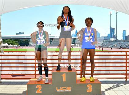 Thumbnail 3 in UIL 6A State Championship photogallery.