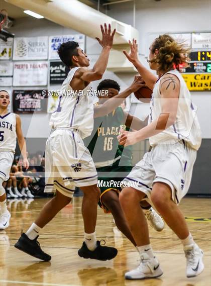 Thumbnail 2 in Shasta vs. Placer photogallery.