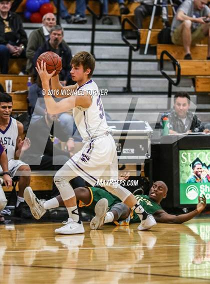 Thumbnail 3 in Shasta vs. Placer photogallery.
