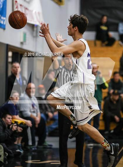 Thumbnail 3 in Shasta vs. Placer photogallery.