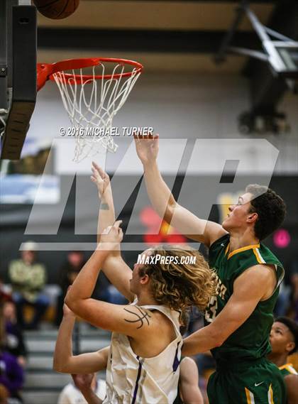 Thumbnail 2 in Shasta vs. Placer photogallery.