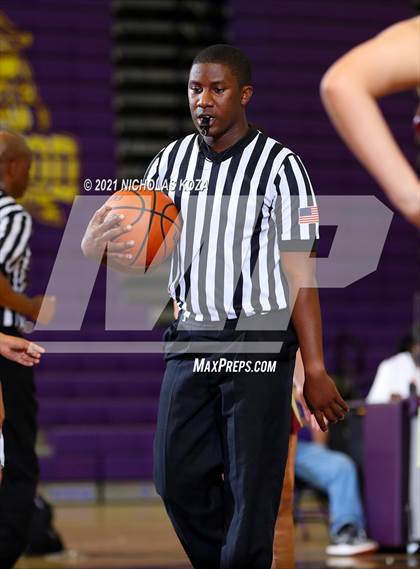 Thumbnail 1 in Downey vs. Lynwood photogallery.
