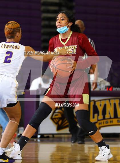 Thumbnail 3 in Downey vs. Lynwood photogallery.